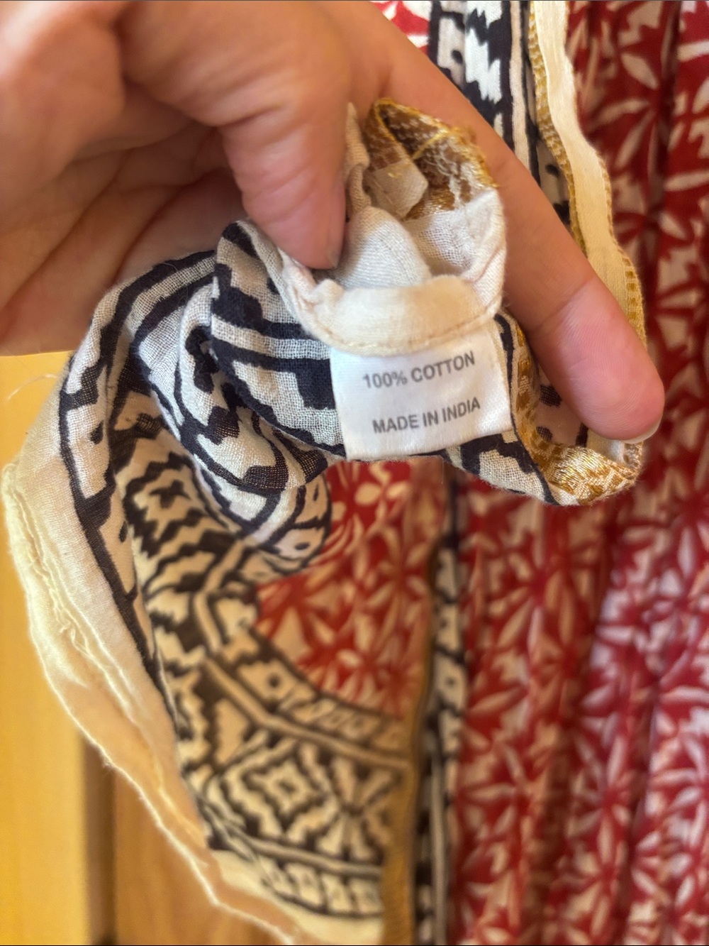 Cotton sarong shawl from India - Picture 3 of 5